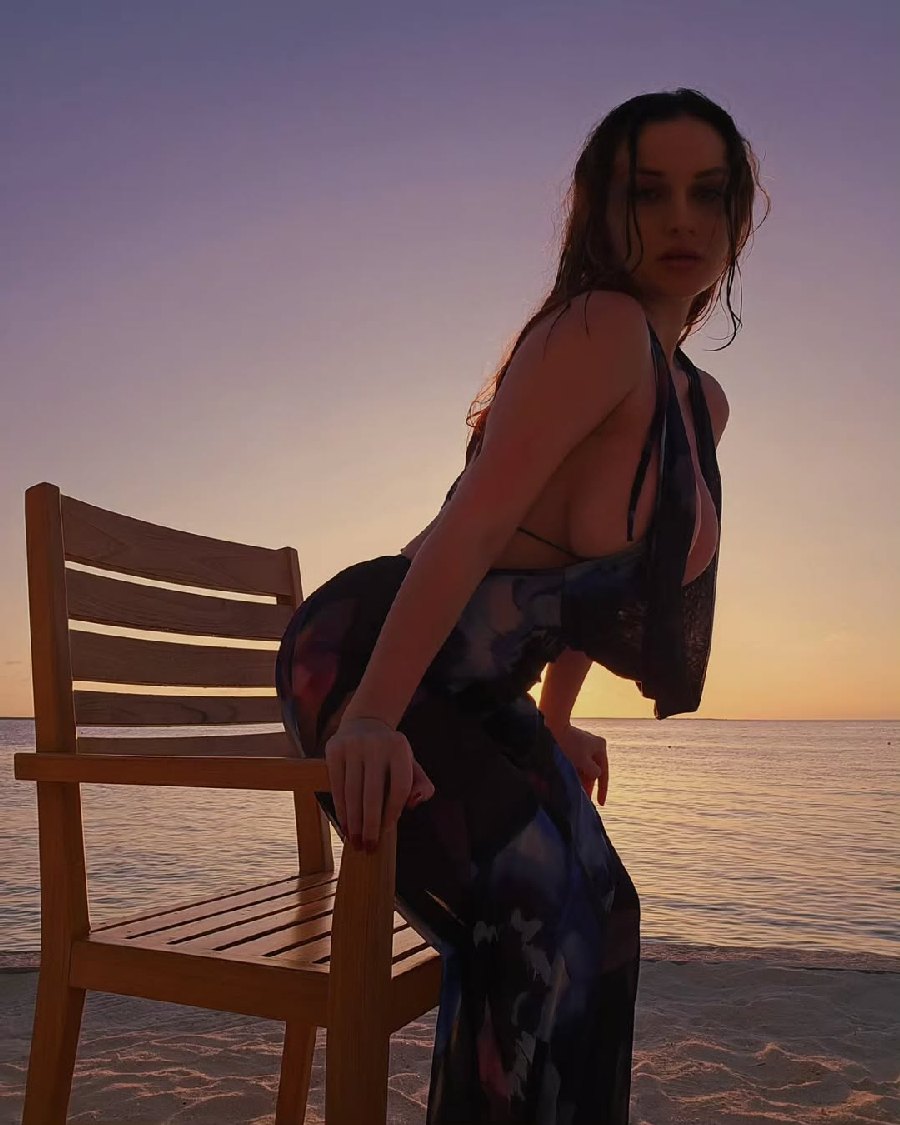 Sexy girl Miranda Faith nude in Havana