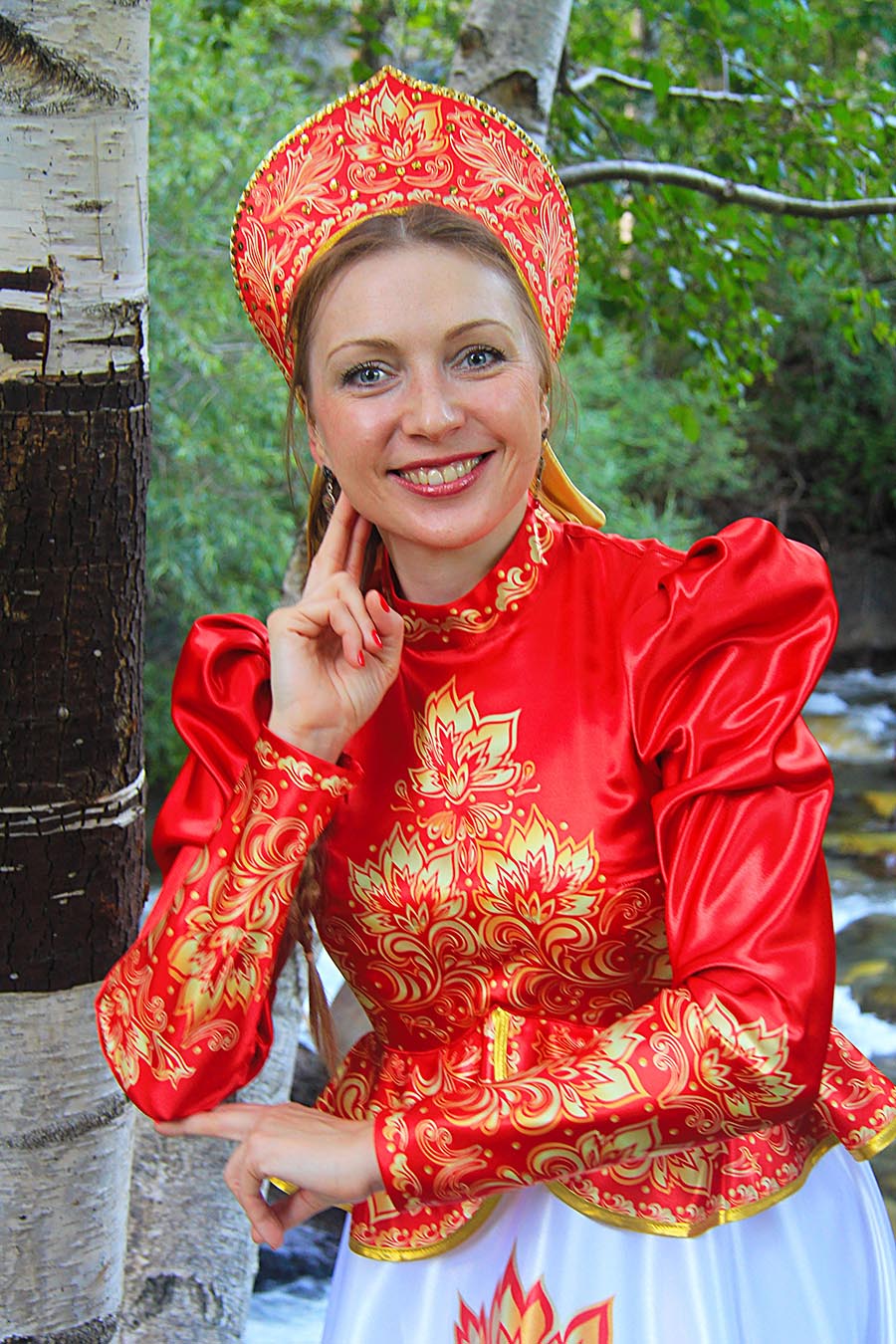 Women in Slavic costumes in Havana