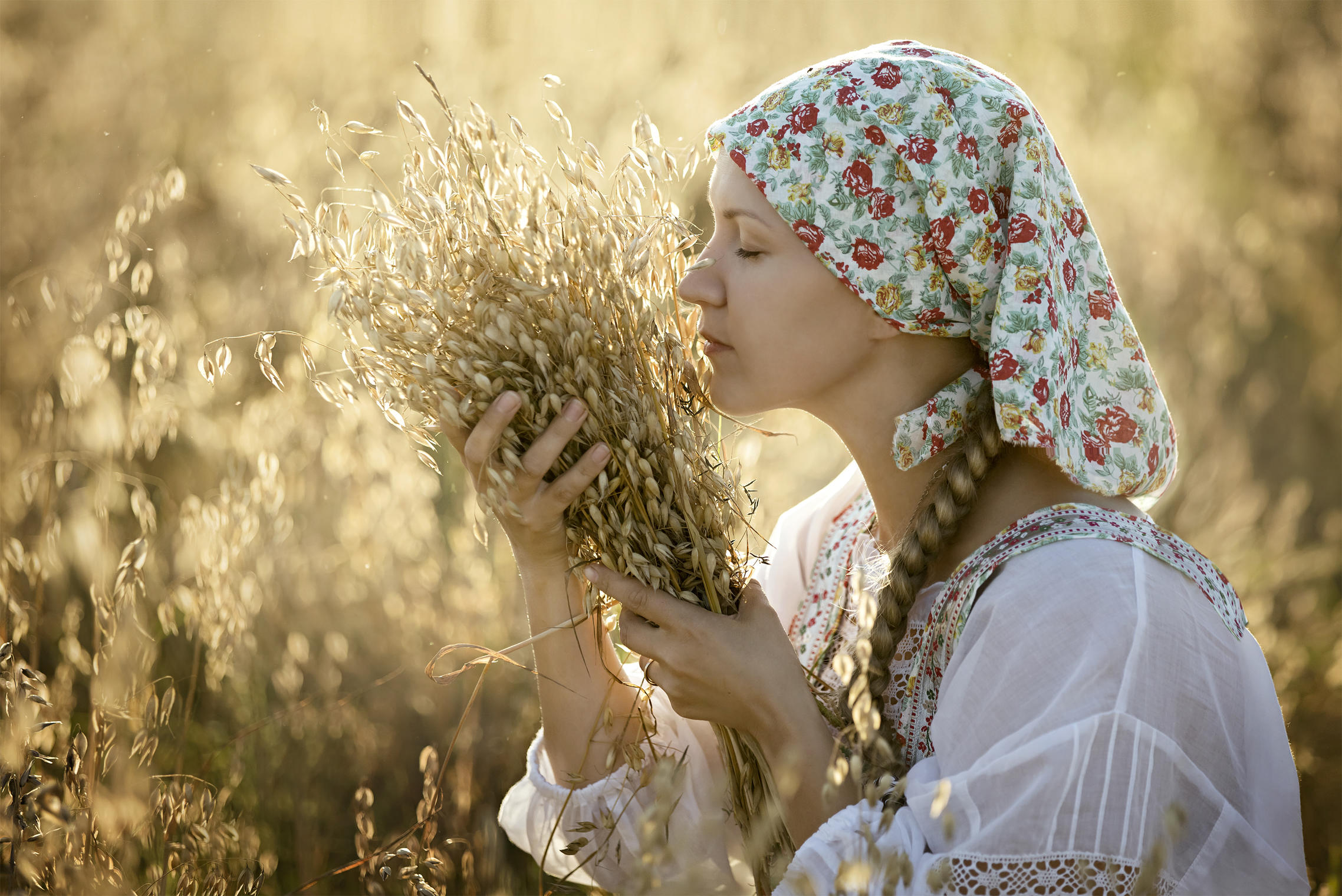 Photo Women in Slavic costumes in Havana