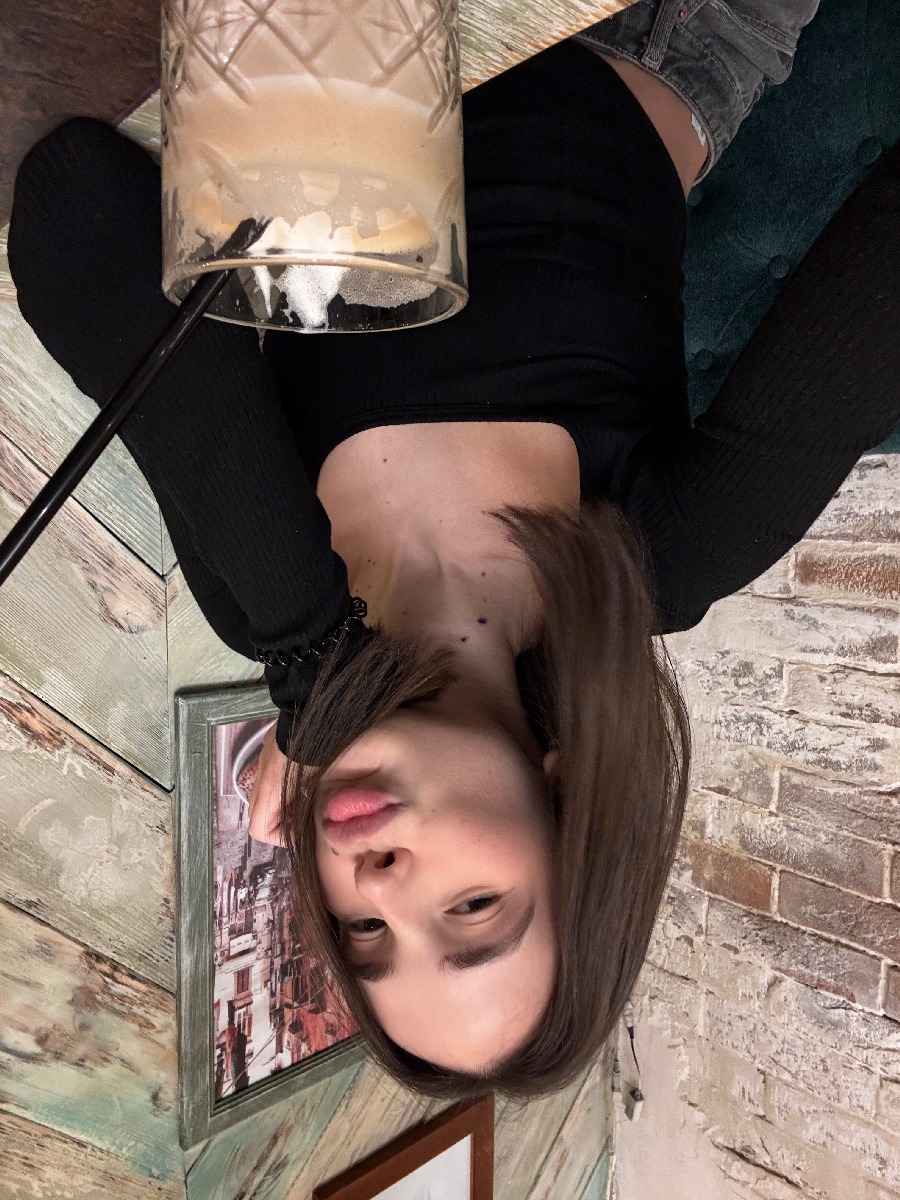 Fresh photos, fresh mood — Tina online in Havana